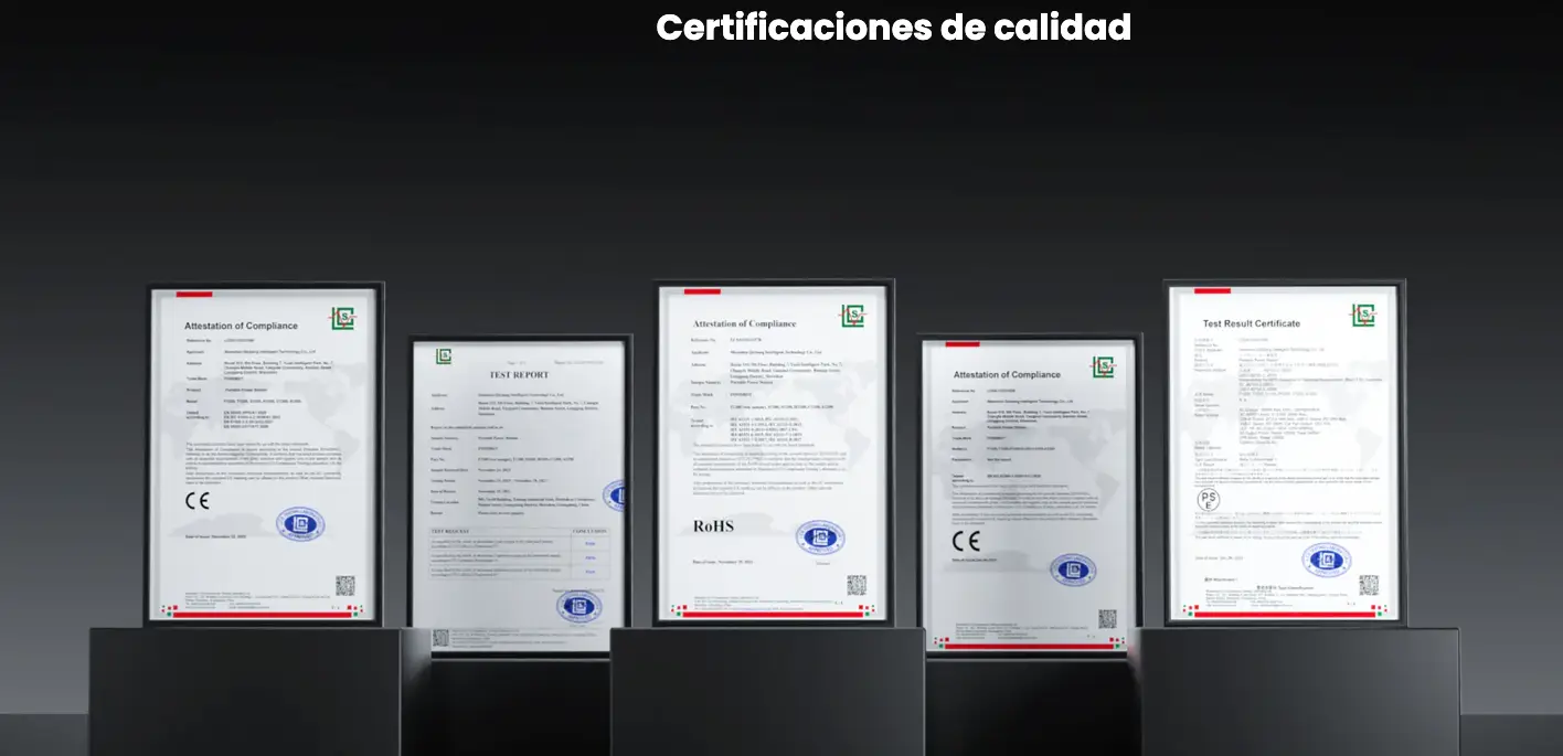 Cinco informes y certificados de calidad y seguridad (CE, RoHS, etc.) para la estación FOSSiBOT F1200 presentados en pedestales.