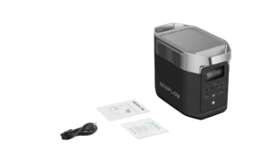 Vista completa del unboxing de la EcoFlow Delta 2 con cables de carga, manuales y unidad principal.