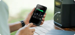 Interfaz de la aplicación móvil de EcoFlow controlando el consumo y estado de la batería Delta 2 en tiempo real.
