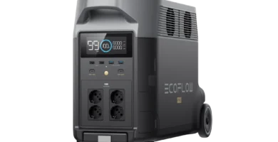 Ecoflow delta pro vista lateral y frontal, donde podemos ver sus ruedas para trasnportar y la pantalla frontal
