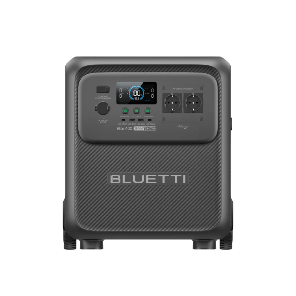 Vista frontal de la Bluetti Elite 400 destacando su pantalla LCD, puertos de salida y diseño robusto tipo trolley.