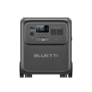Vista frontal de la Bluetti Elite 400 destacando su pantalla LCD, puertos de salida y diseño robusto tipo trolley.