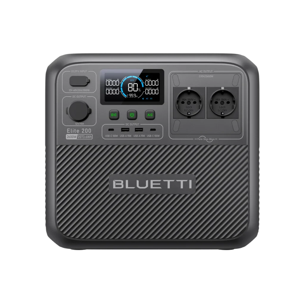 Fotografía de alta resolución del frontal de la estación de energía portátil Bluetti Elite 200 V2 con su pantalla inteligente encendida.