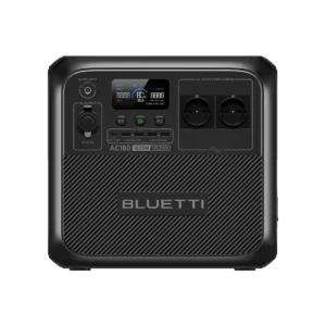 Vista frontal detallada de la estación de energía Bluetti AC180 con sus puertos AC, USB-C de 100W y pantalla LCD informativa.