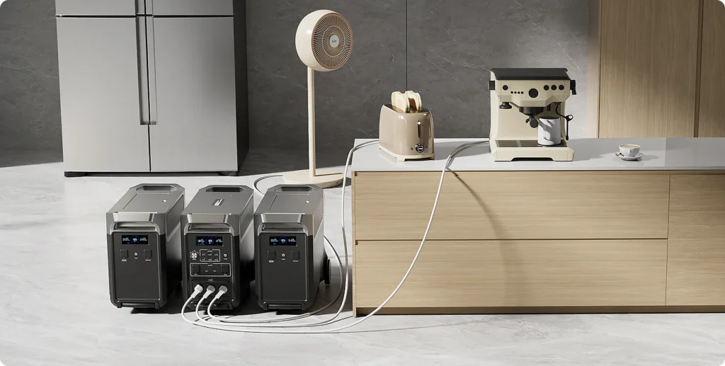 conexion-paralelo-electrodomesticos-fb3840.webp Estación FOSSiBOT F3600 Pro con dos baterías FB3840 conectadas alimentando una tostadora y cafetera en la cocina.