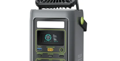 Estación de energía portátil FOSSiBOT FDC300 con ventilador plegable superior abierto y pantalla HD mostrando 260W de entrada.
